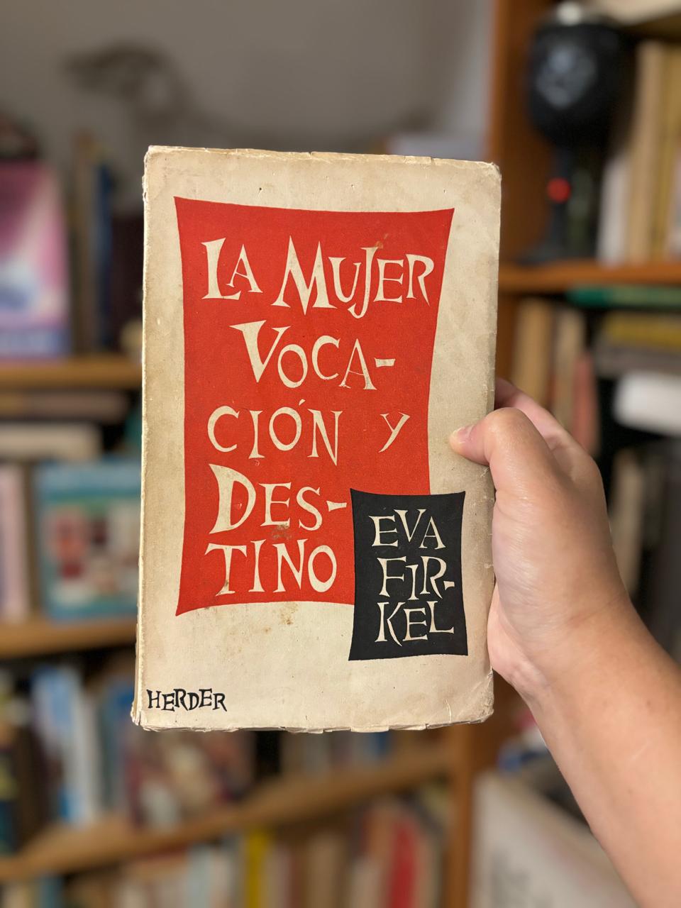 La mujer, vocación y destino