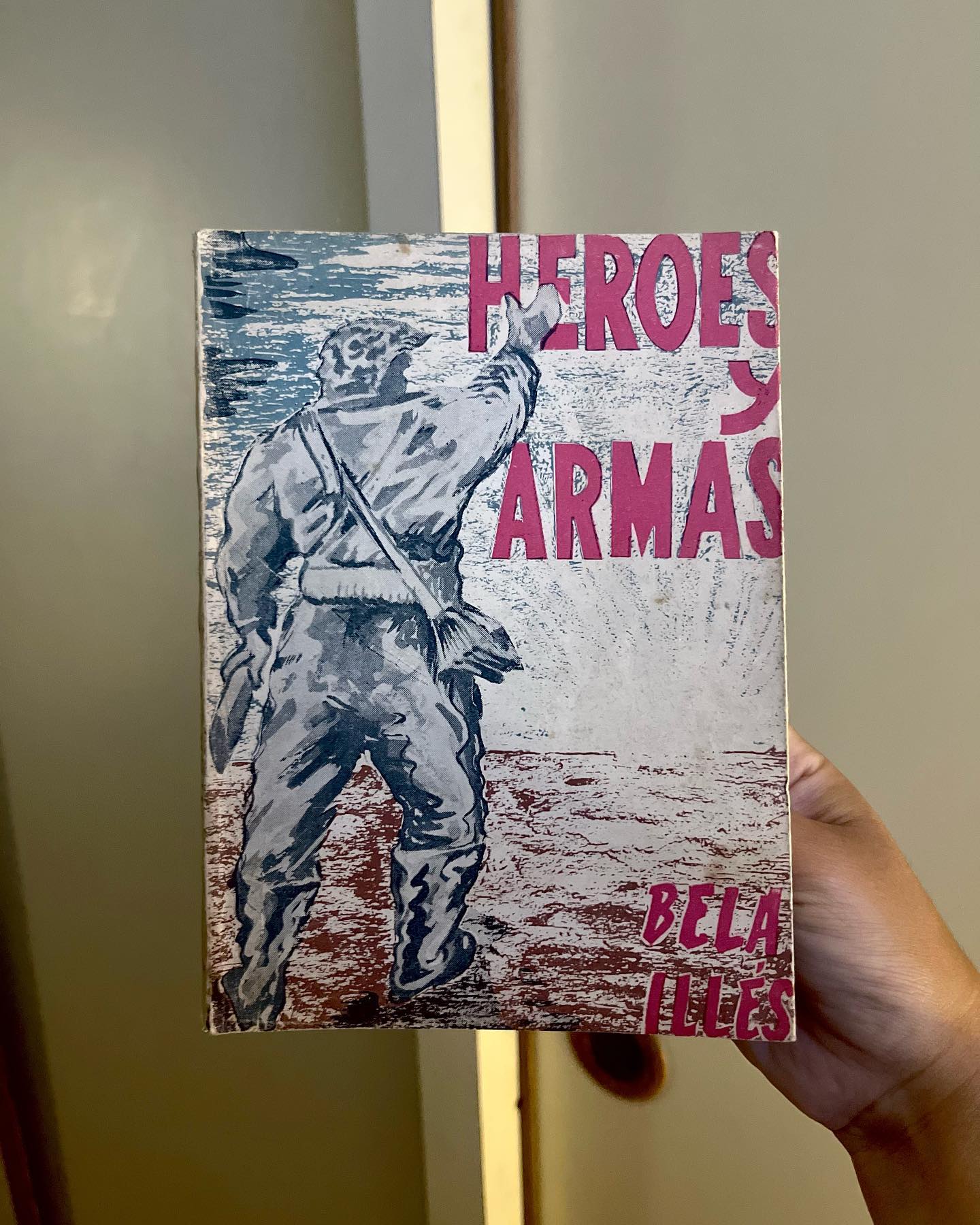 Héroes y armas