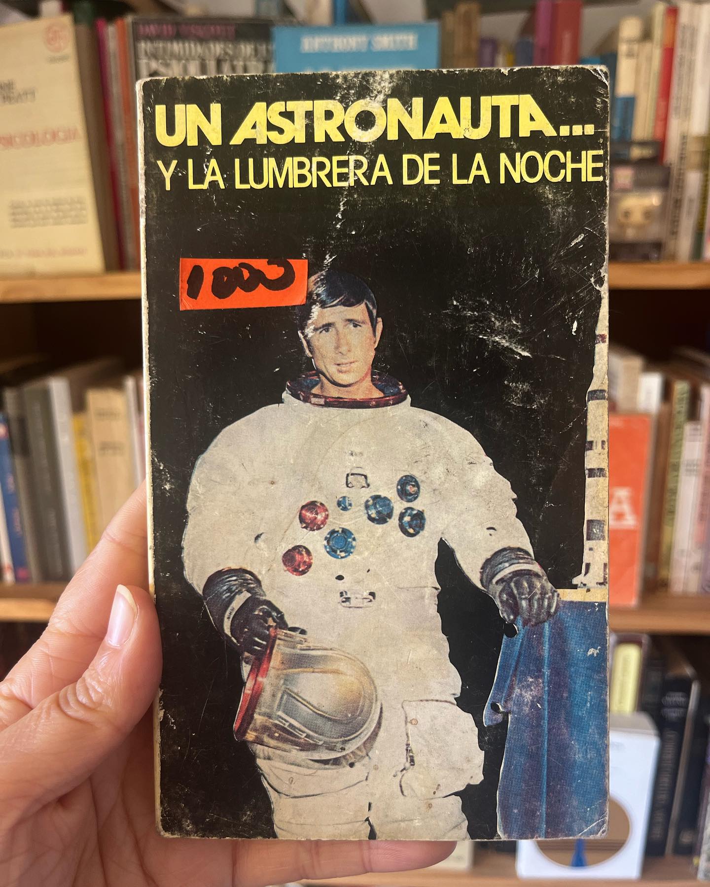 Un astronauta… Y la lumbrera de la noche