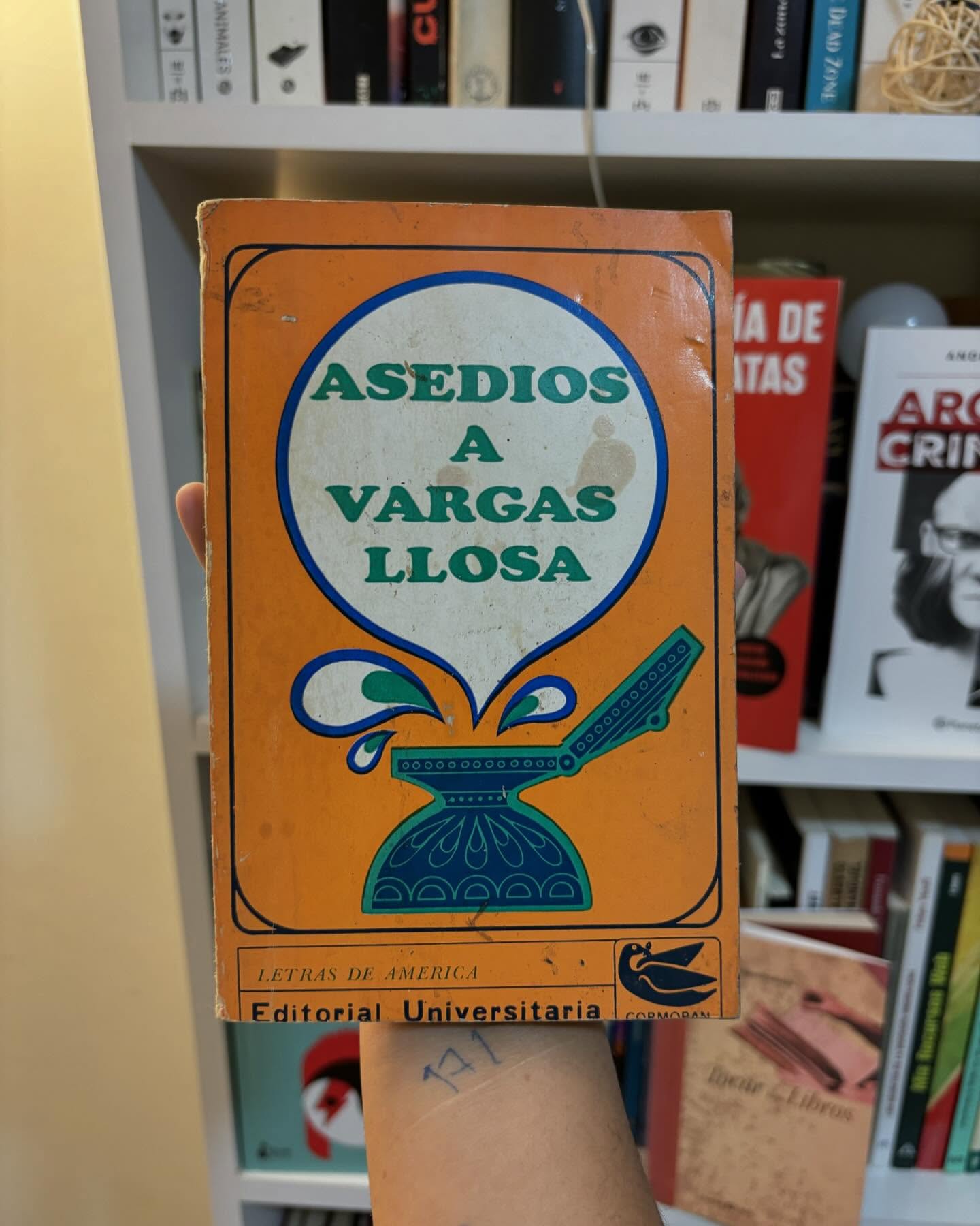 Asedios a Vargas Llosa