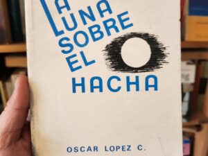 La luna sobre el hacha