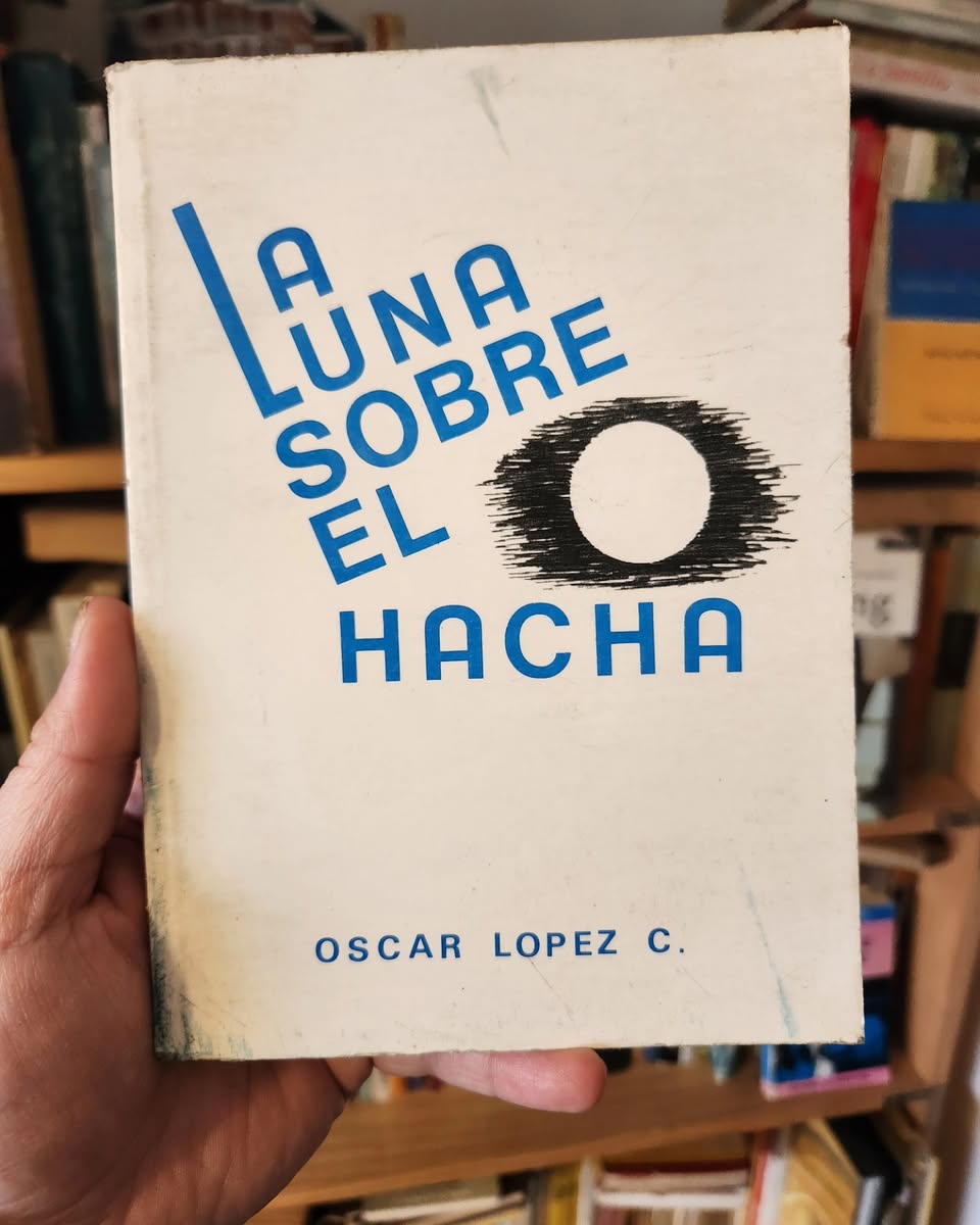 La luna sobre el hacha