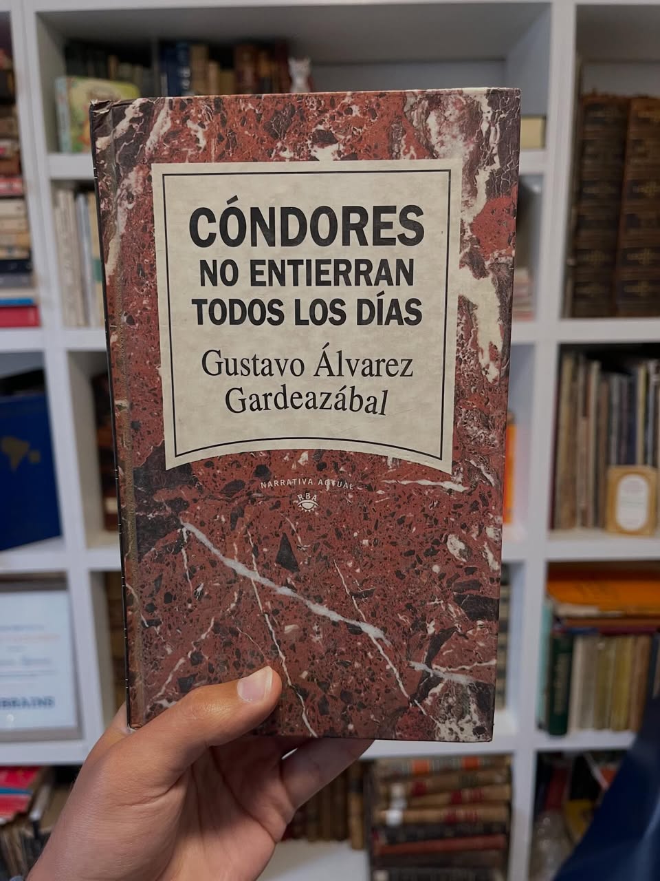 Cóndores no entierran todos los días