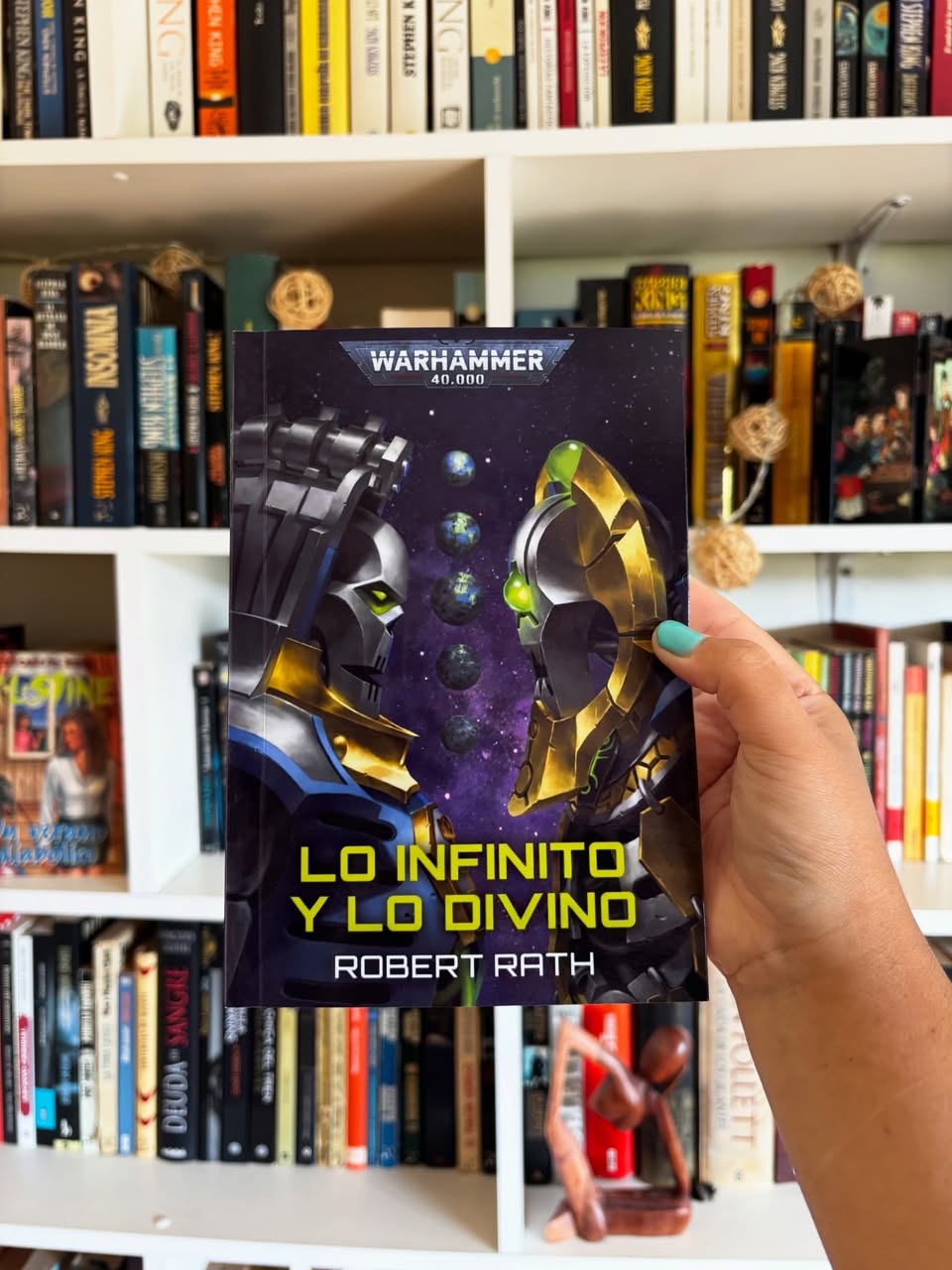 Warhammer 40000, Lo infinito y lo divino