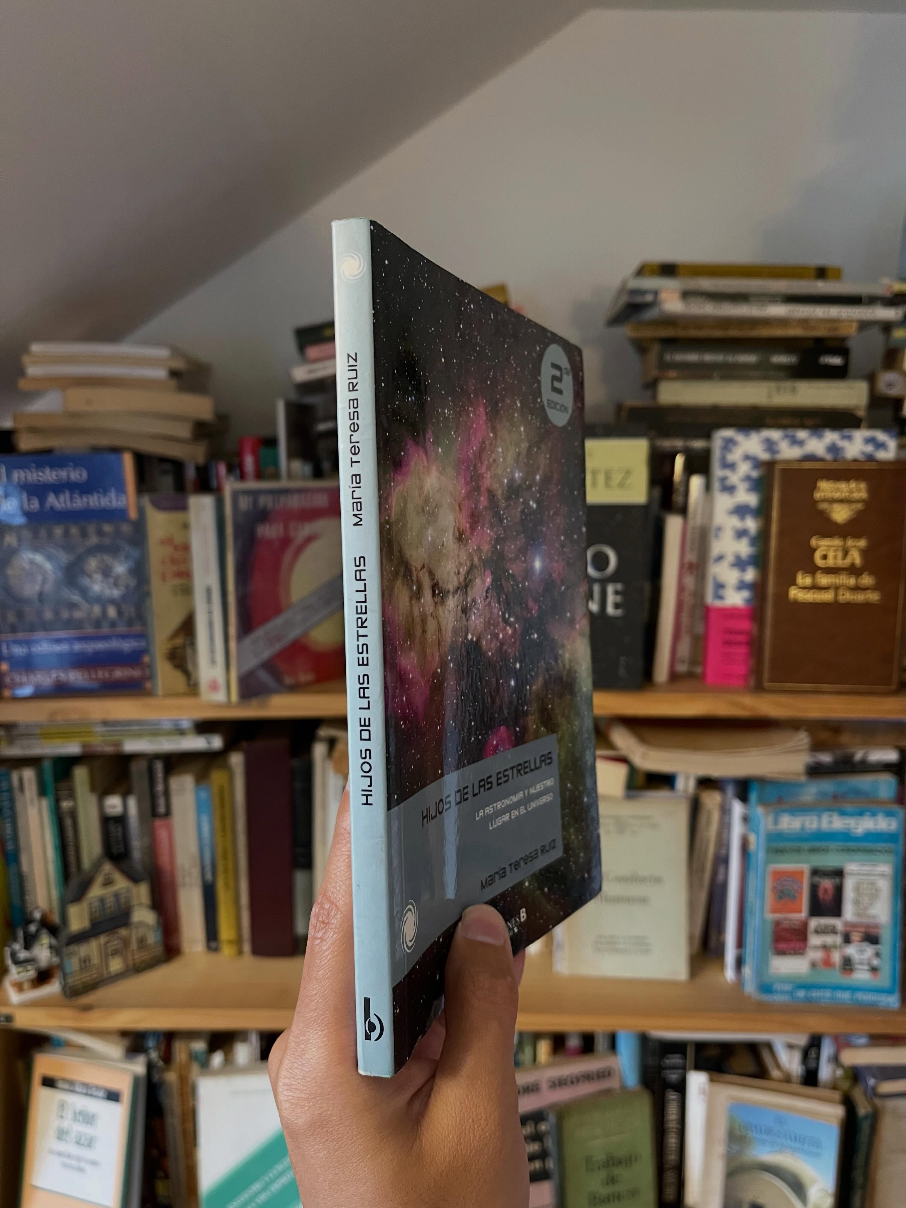 Hijos de las estrellas. La astronomía y nuestro lugar en el Universo - Libros Frannie