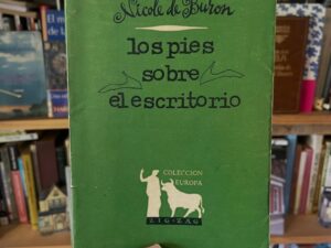 Los pies sobre el escritorio