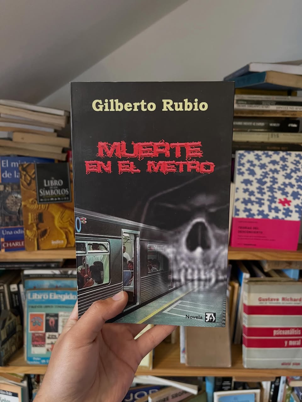Muerte en el metro - Libros Frannie