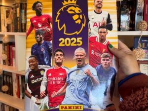 ÁLBUM Premier League Official Sticker Album 2025, con 116 láminas.